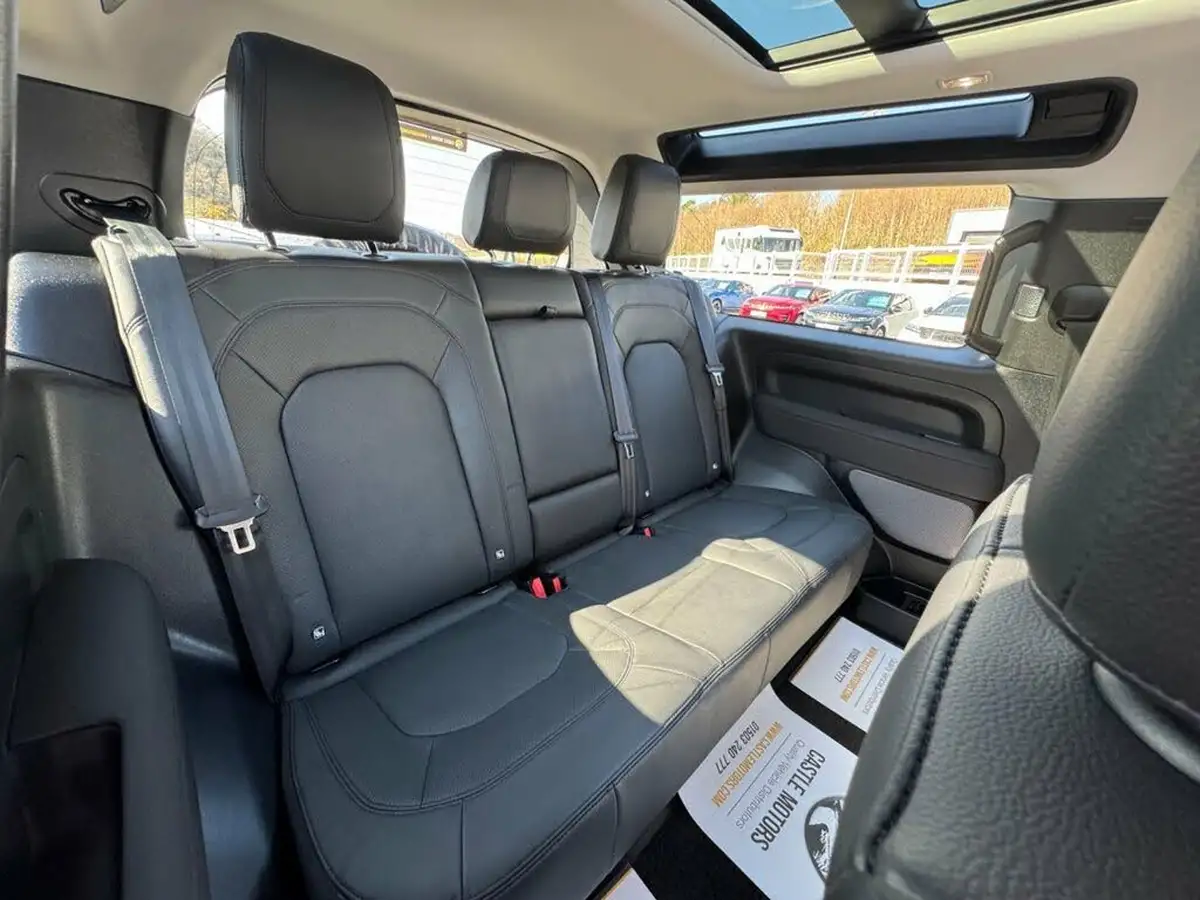 2022-land-rover-90-defender-30-p400-xs-edition-big-11