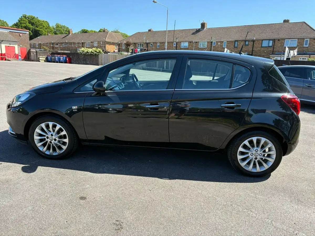 2015-vauxhall-corsa-12-se-70ps-5d-big-3