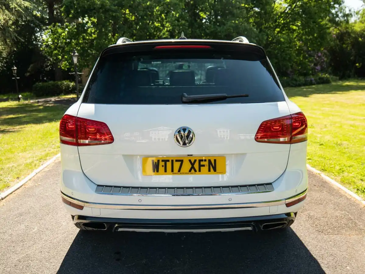 2017-volkswagen-touareg-30tdi-r-line-plus-262ps-ss-2967cc-big-5