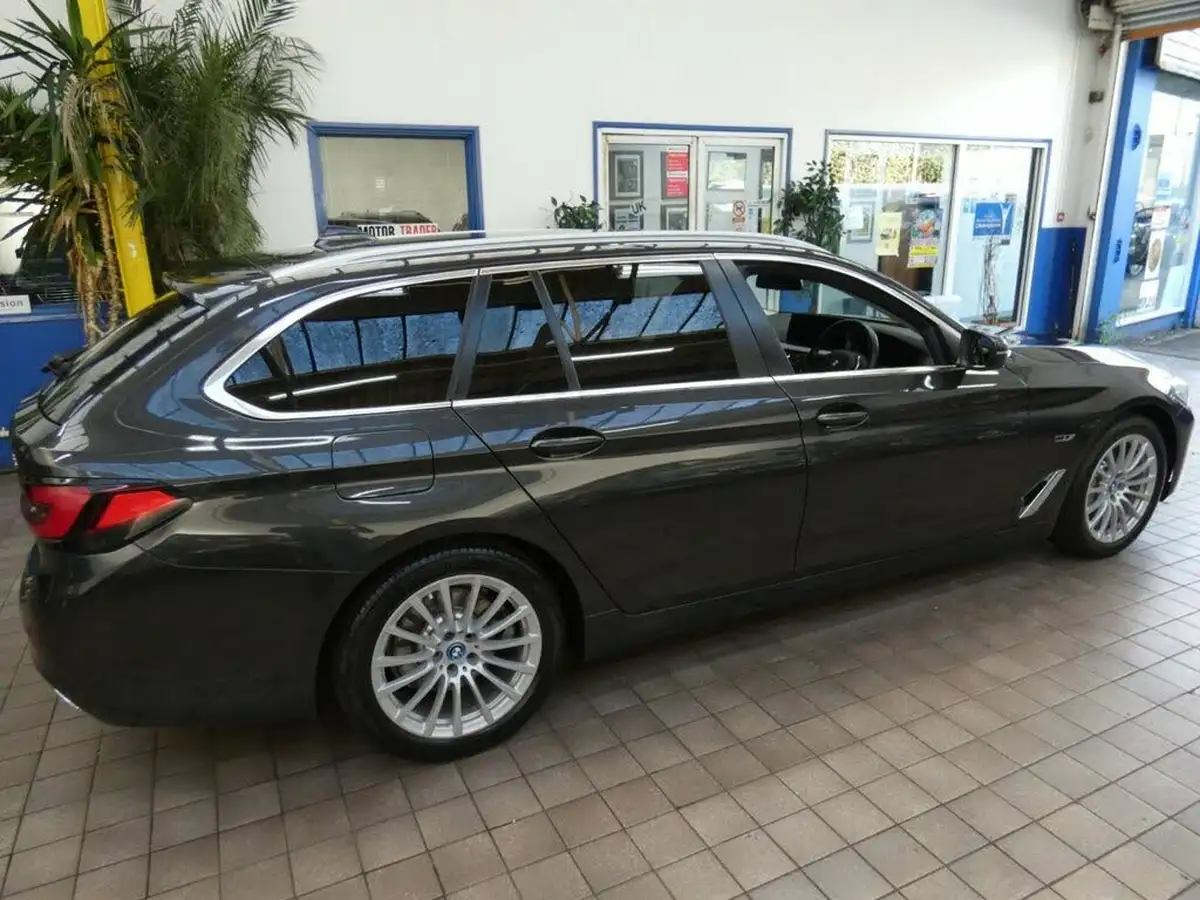 2022-bmw-5-series-20-530e-se-touring-5d-big-39