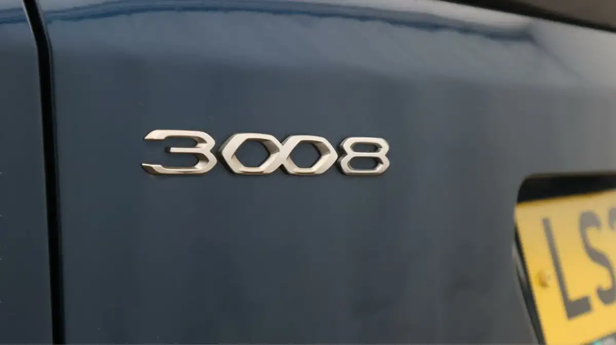 2022-peugeot-3008-suv-16-puretech-gt-225bhp-hybrid-e-eat8-big-22