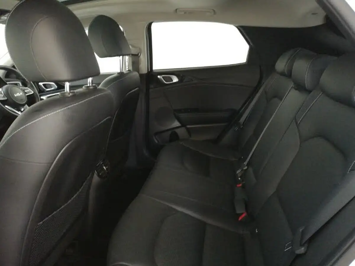 2022-kia-xceed-15-t-gdi-4-big-5