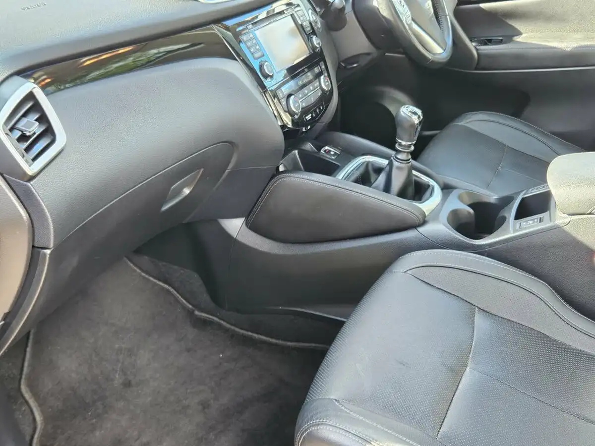 2017-nissan-qashqai-15dci-tekna-big-25