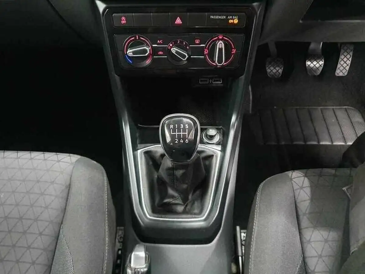 2020-volkswagen-t-cross-10-tsi-se-115ps-big-17