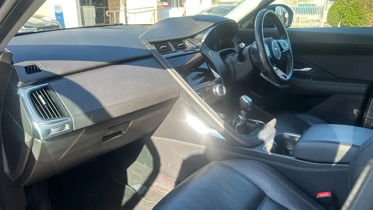 2021-jaguar-e-pace-20-d165-s-big-2