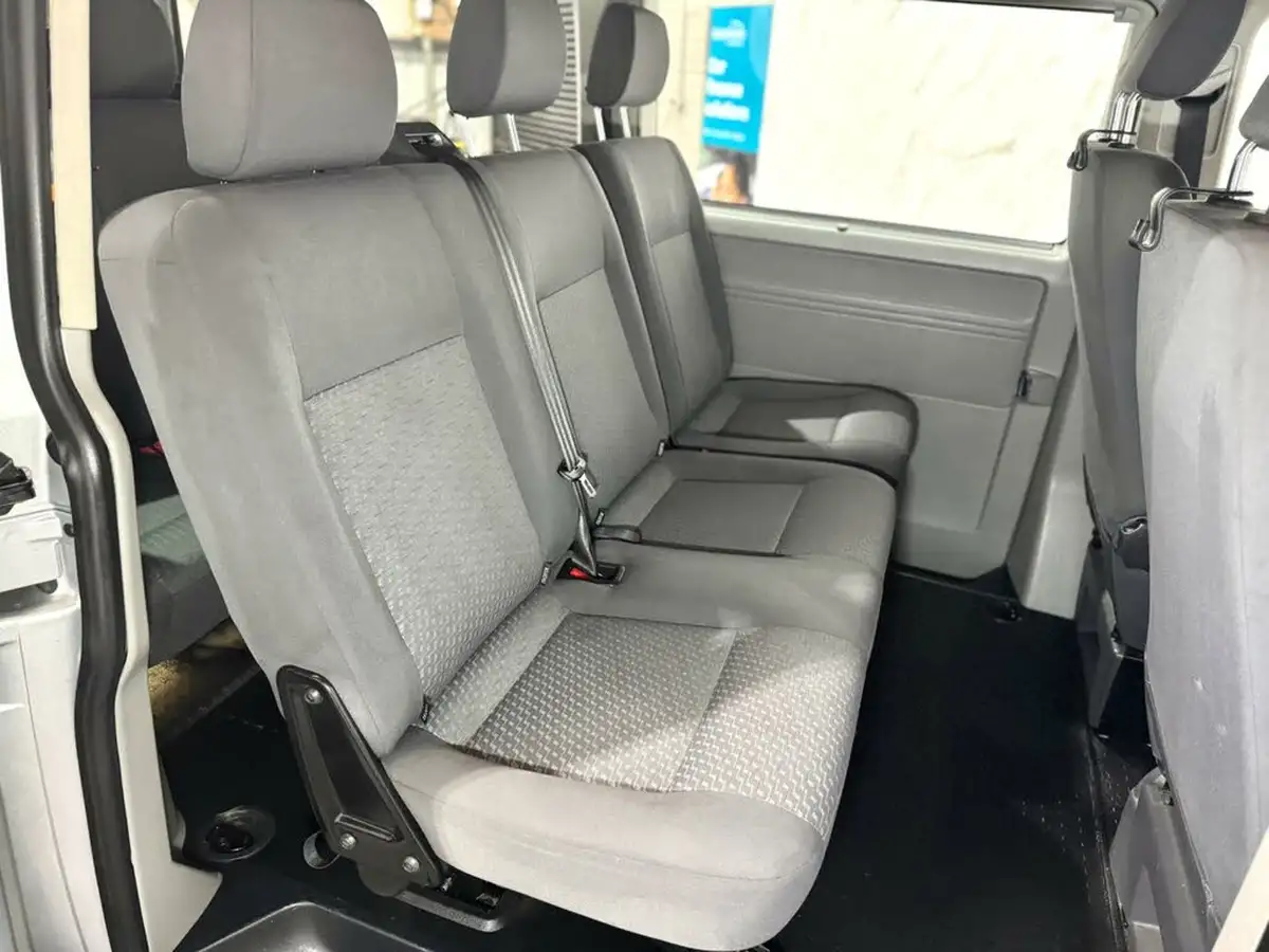 2014-volkswagen-transporter-shuttle-20td-t30-s-102ps-swb-big-13