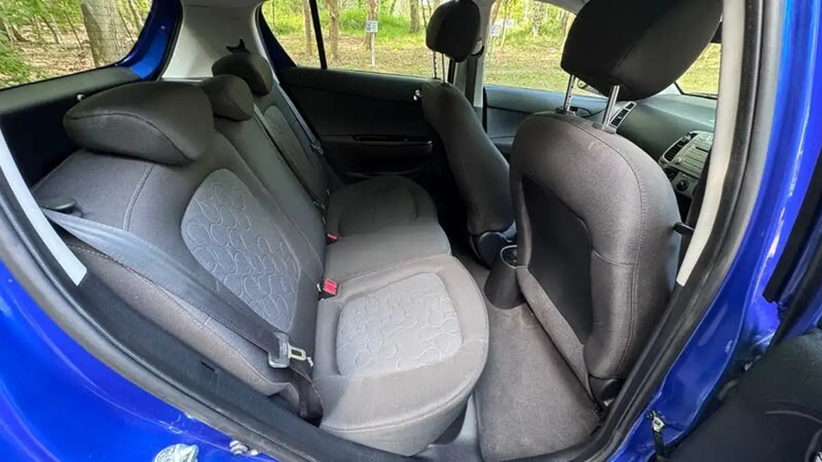 2011-hyundai-i20-14td-comfort-5d-big-12