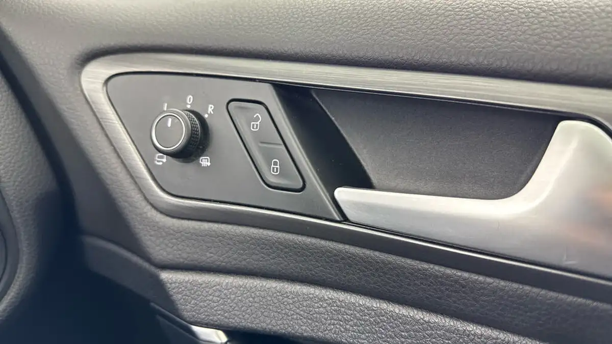 2019-volkswagen-golf-e-e-golf-big-23