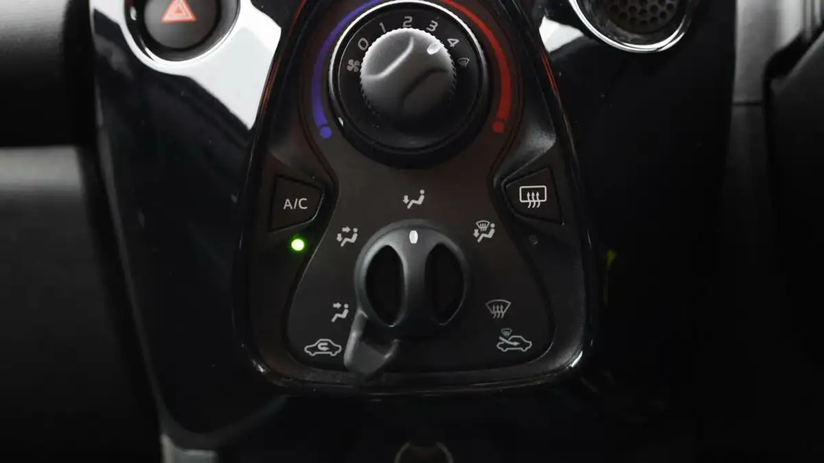 2021-citroen-c1-10-vti-shine-5d-big-11