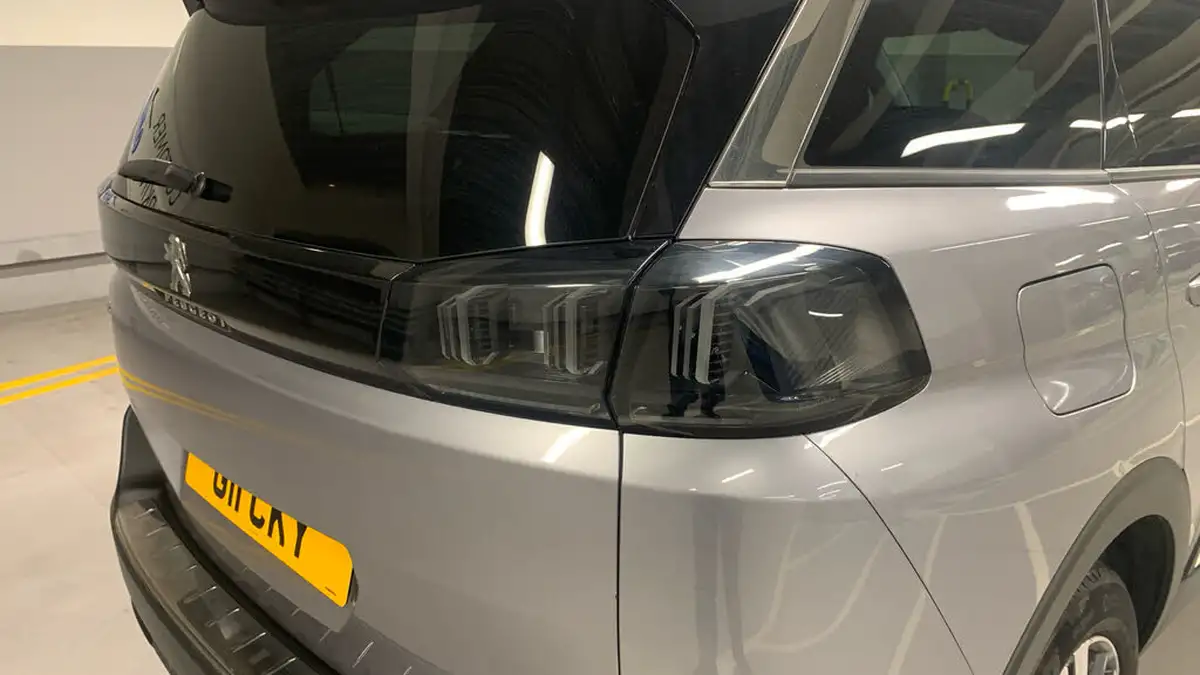 2021-peugeot-5008-suv-12-puretech-allure-premium-eat8-big-44