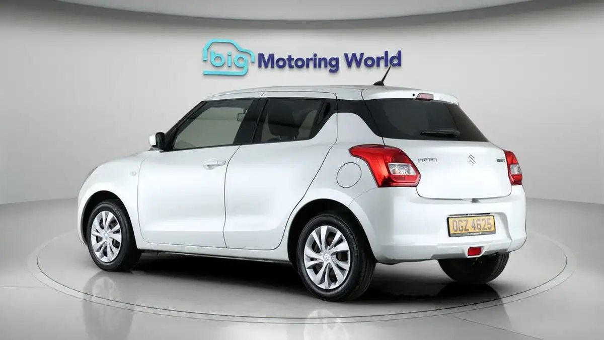 2019-suzuki-swift-12-dualjet-attitude-big-5
