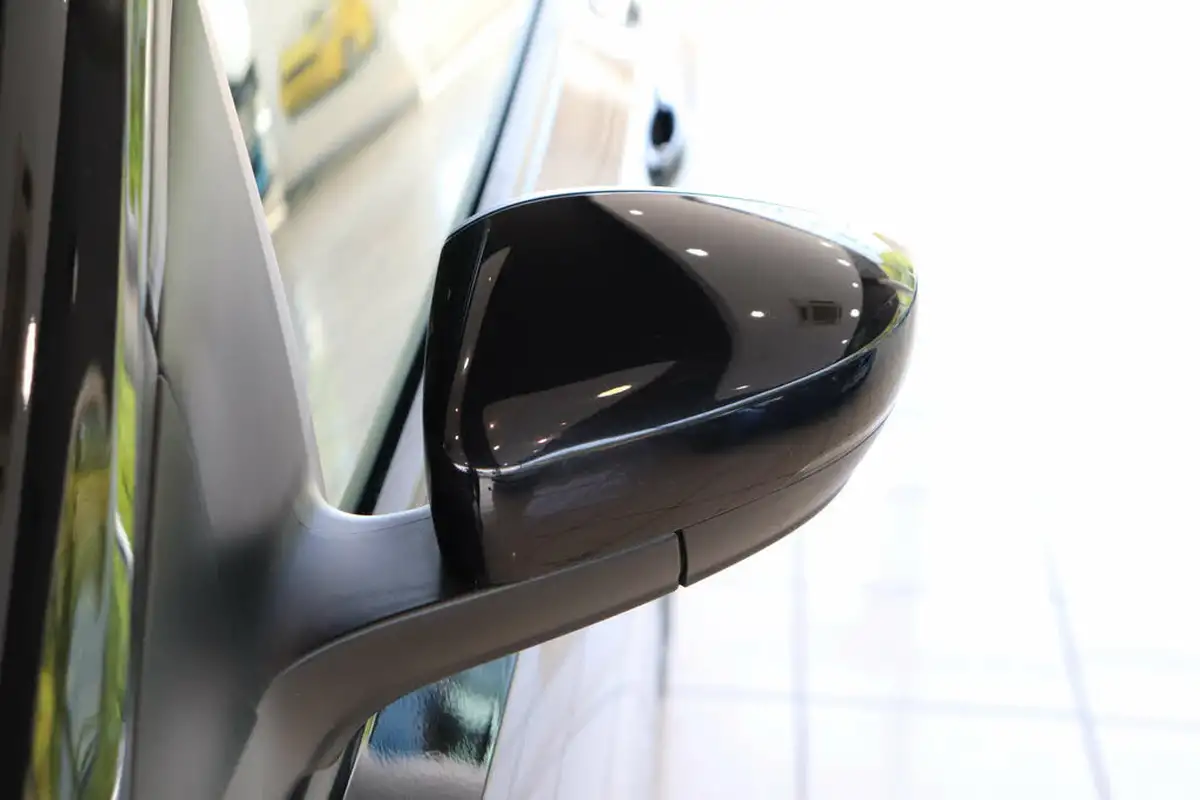 2018-volkswagen-up-10-move-up-ss-3d-big-64