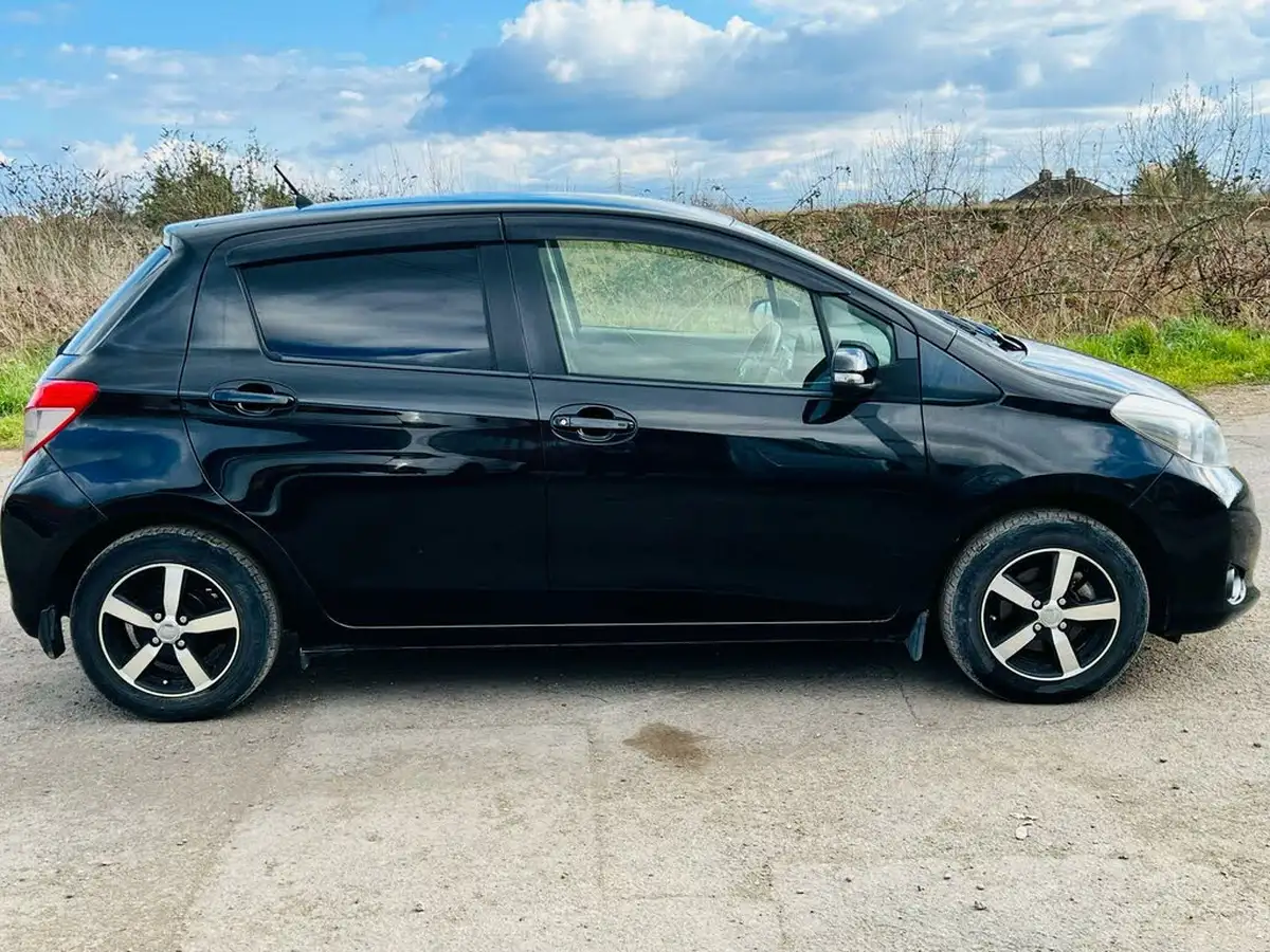 2012-toyota-yaris-133-tr-5d-m-drive-s-big-9