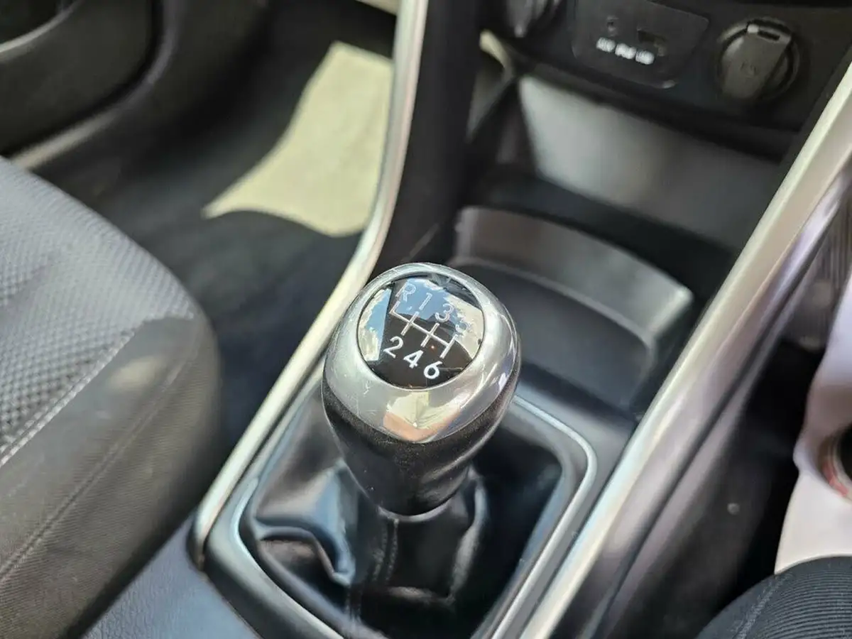 2015-hyundai-i30-14-active-3d-big-18