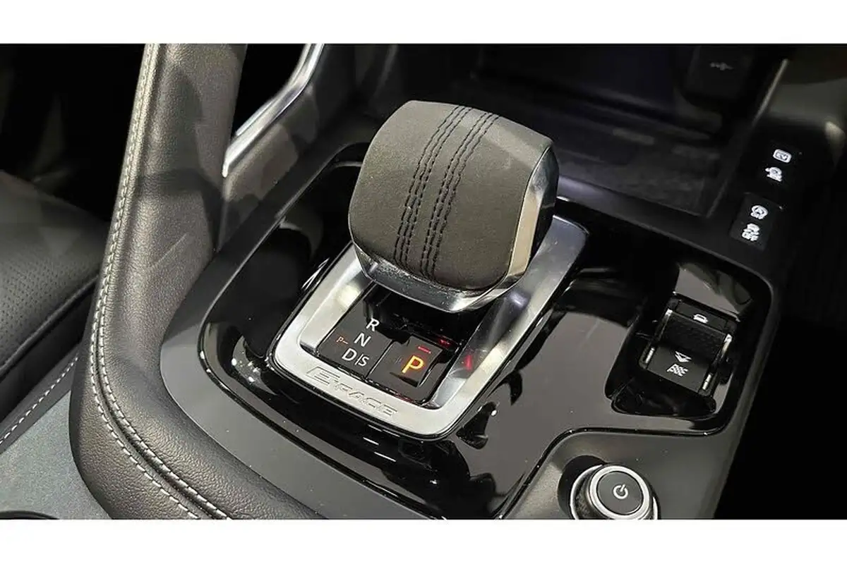 2023-jaguar-e-pace-15-p300e-r-dynamic-black-big-58