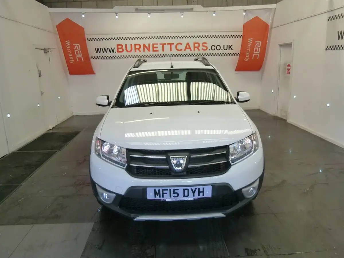 2015-dacia-sandero-stepway-09-laureate-big-3