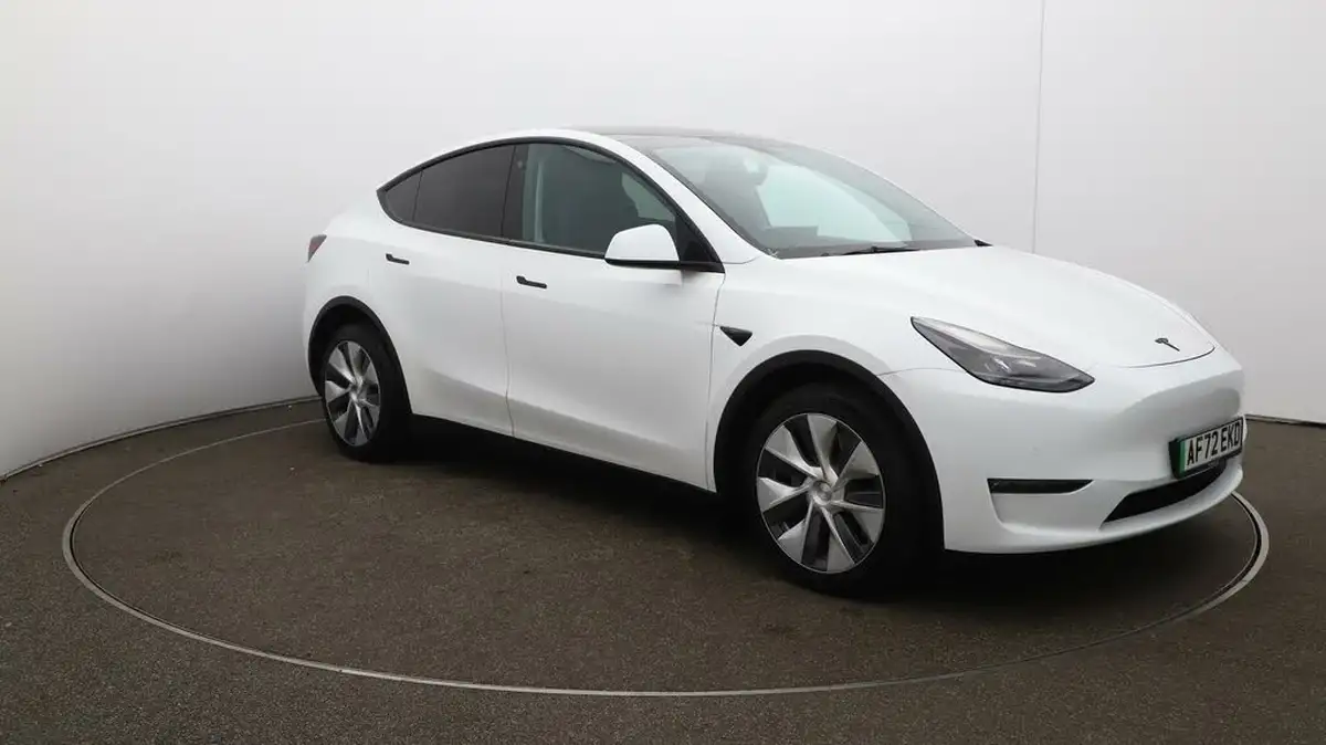 2022-tesla-model-y-e-long-range-big-43
