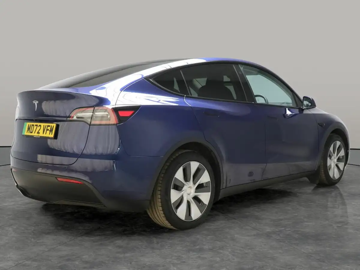 2023-tesla-model-y-e-rwd-big-13