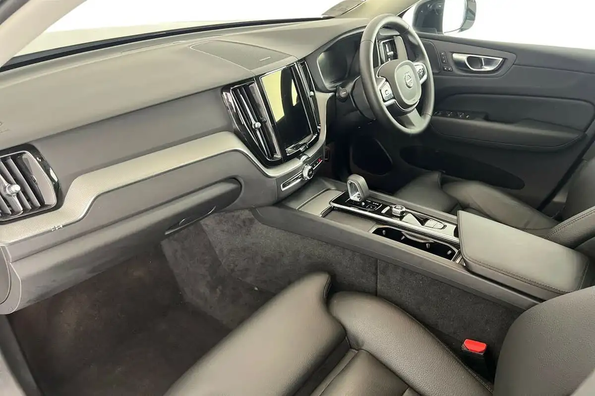 2024-volvo-xc60-20-b5-plus-big-1
