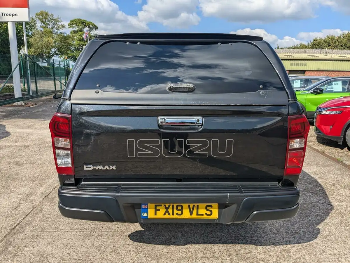 2019-isuzu-d-max-19td-blade-auto-big-8