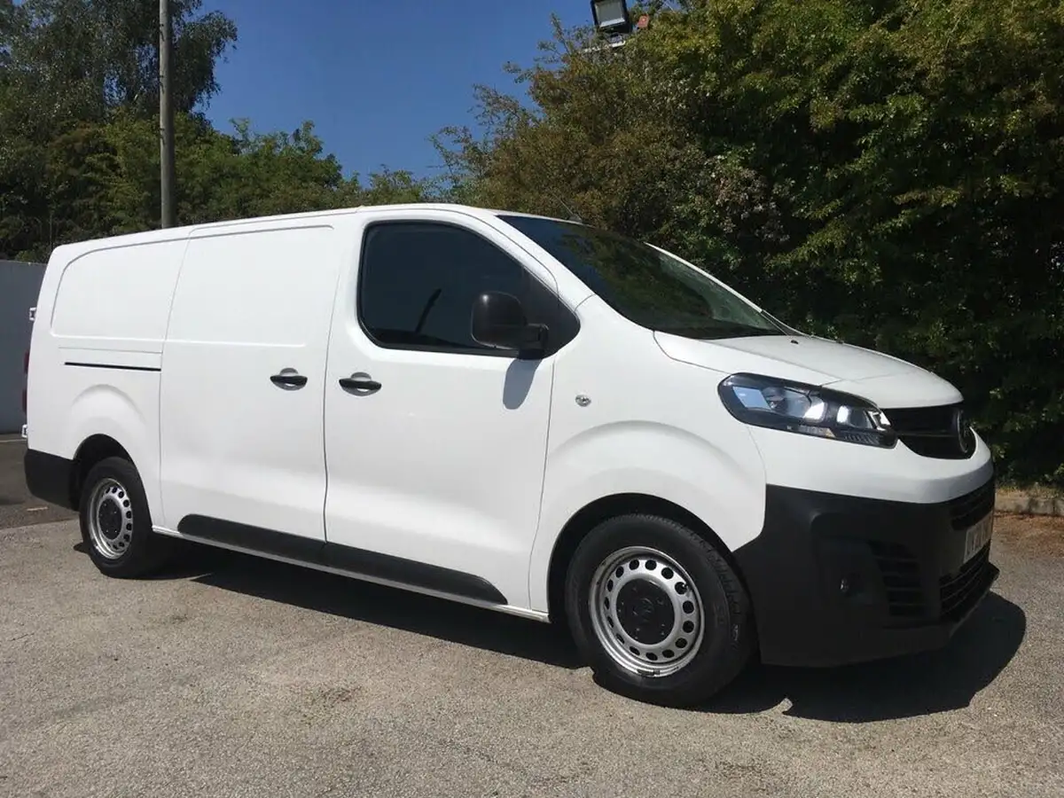 2022-vauxhall-vivaro-20td-3100-l2h1-dynamic-panel-big-2