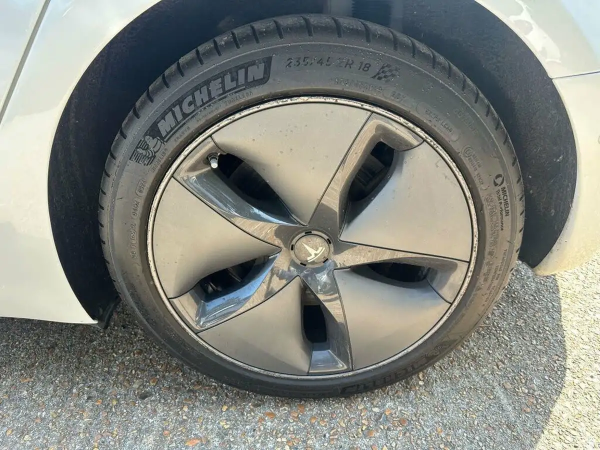 2020-tesla-model-3-e-long-range-big-28