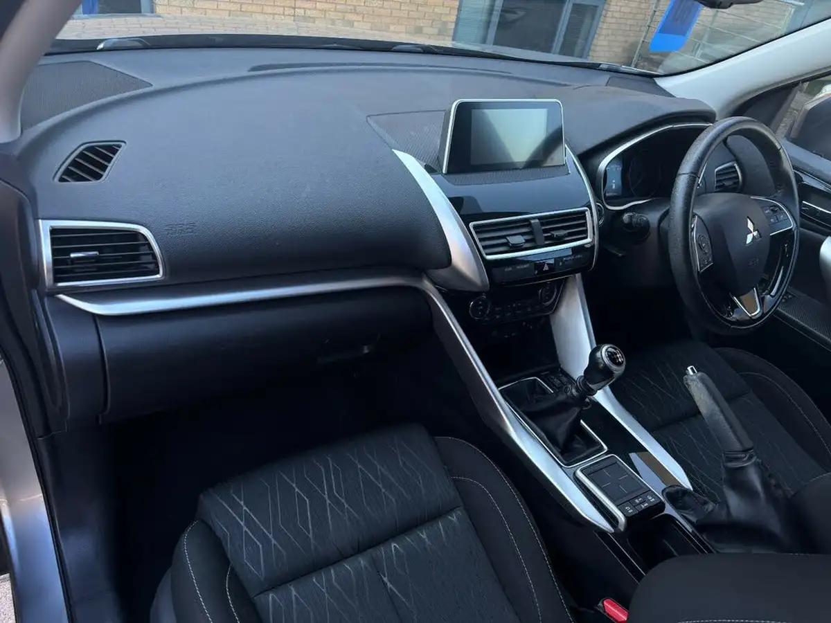 2019-mitsubishi-eclipse-cross-15-3-big-13