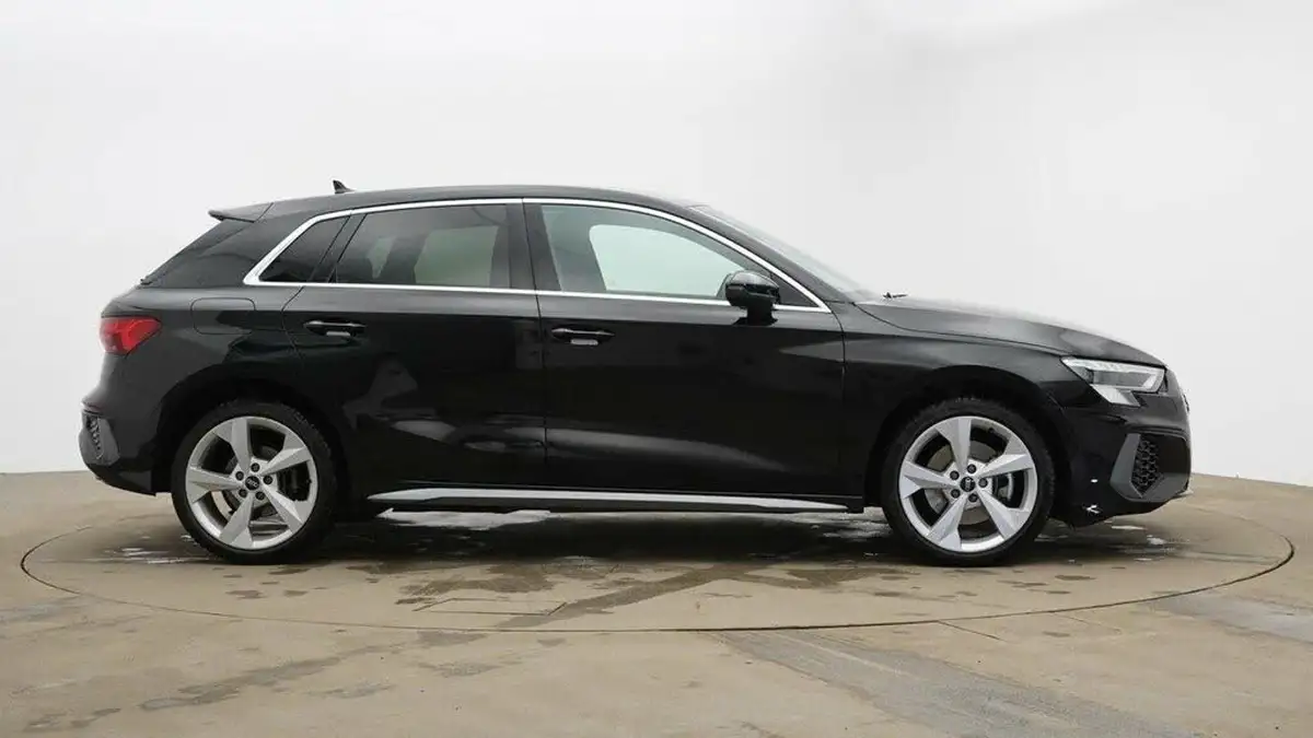 2021-audi-a3-14-40-tfsi-e-s-line-big-3