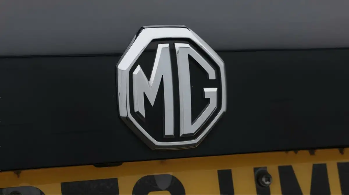 2023-mg-hs-15t-gdi-exclusive-162ps-dct-big-22