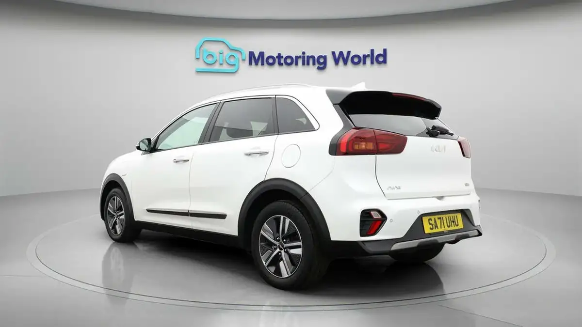 2021-kia-niro-16-gdi-phev-3-42in-cluster-big-4