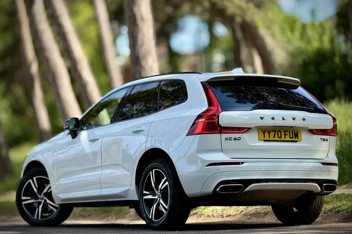 2020-volvo-xc60-20-t8-r-design-big-11