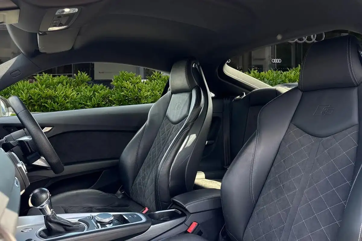 2022-audi-tt-coupe-20-40-tfsi-black-edition-big-14