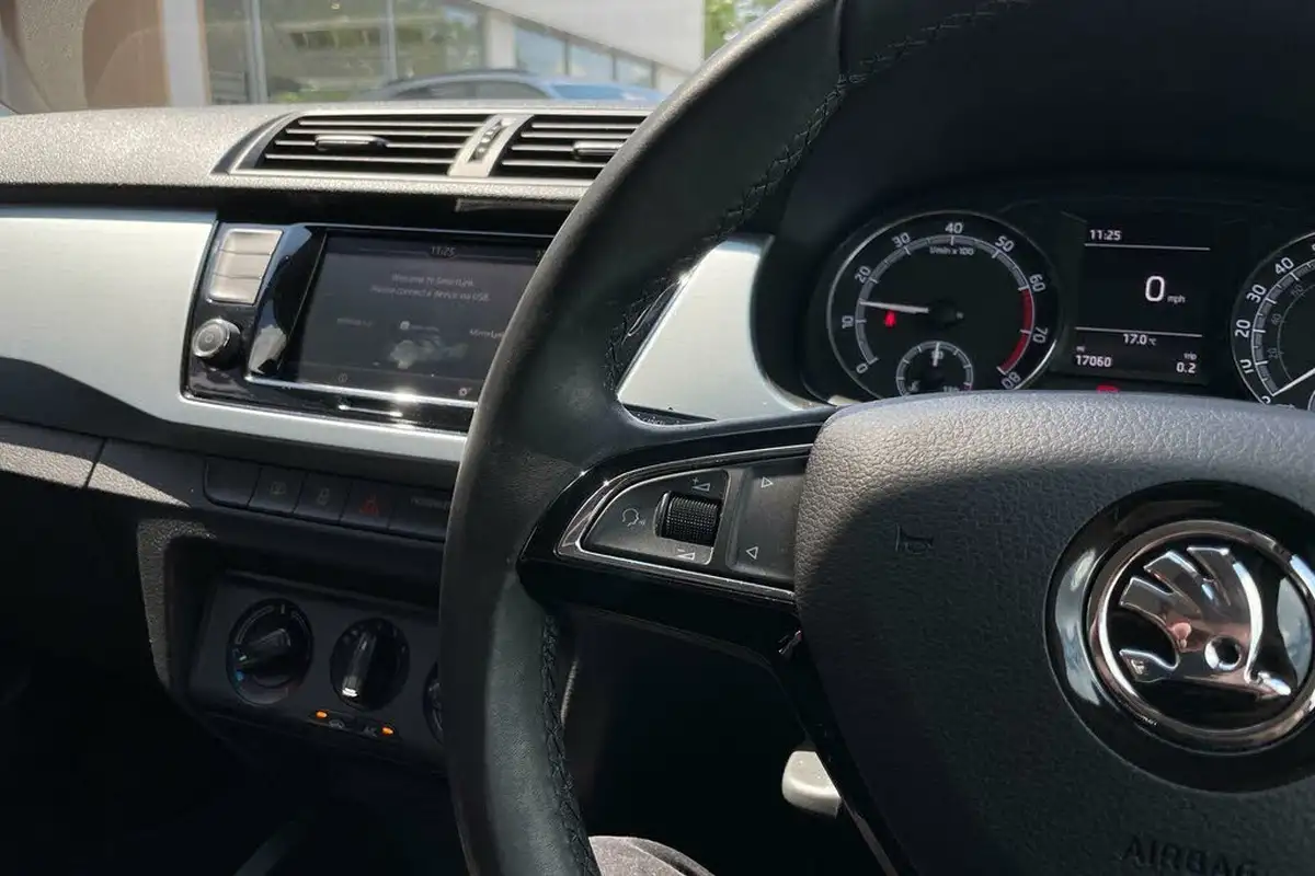 2019-skoda-fabia-10-tsi-colour-edition-big-33
