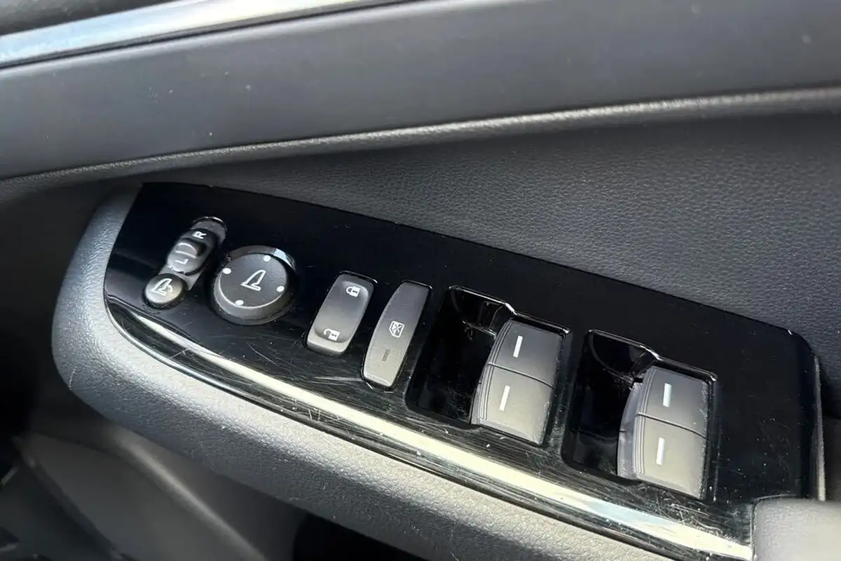 2022-honda-hr-v-15-i-mmd-advance-big-24