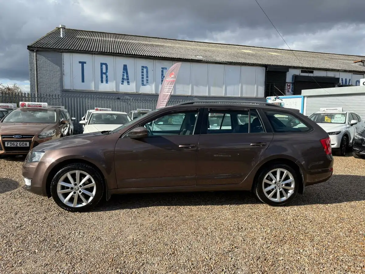2013-skoda-octavia-14-elegance-140ps-estate-1395cc-big-8