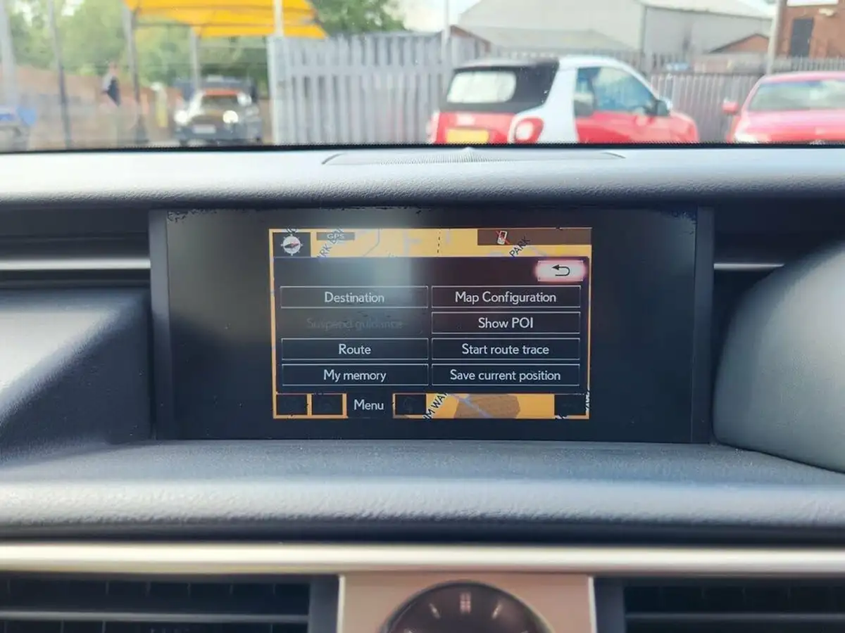 2014-lexus-is-300h-25-premier-big-18
