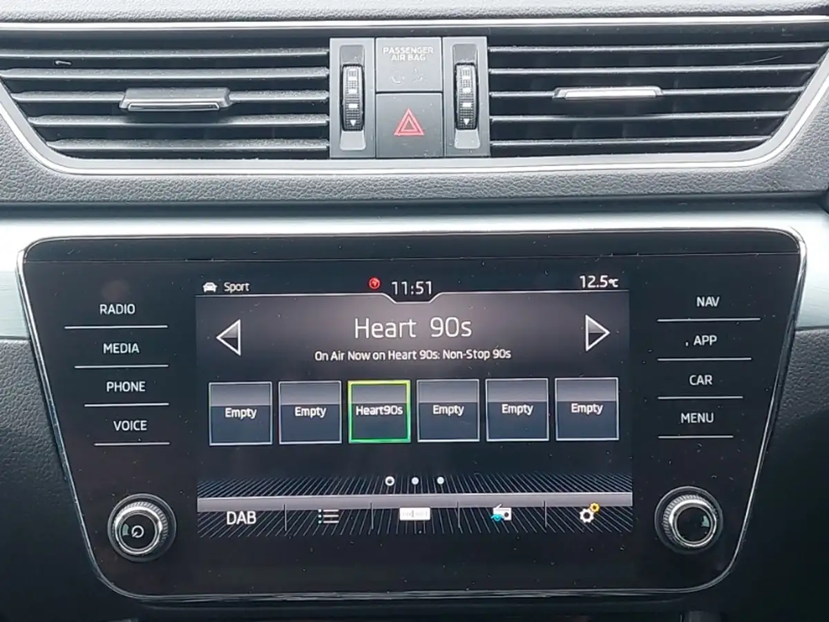 2018-skoda-superb-20tdi-scr-se-technology-hatchback-big-10
