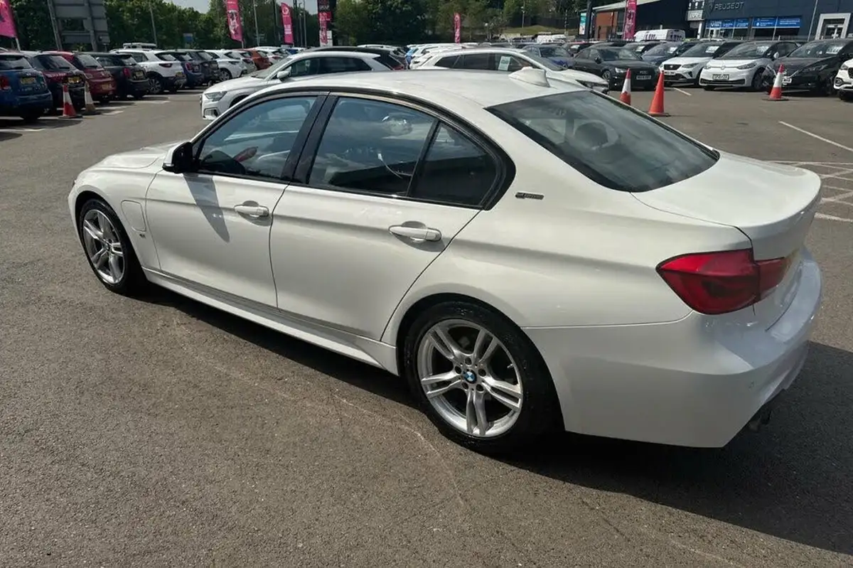 2018-bmw-3-series-20-330e-m-sport-big-34