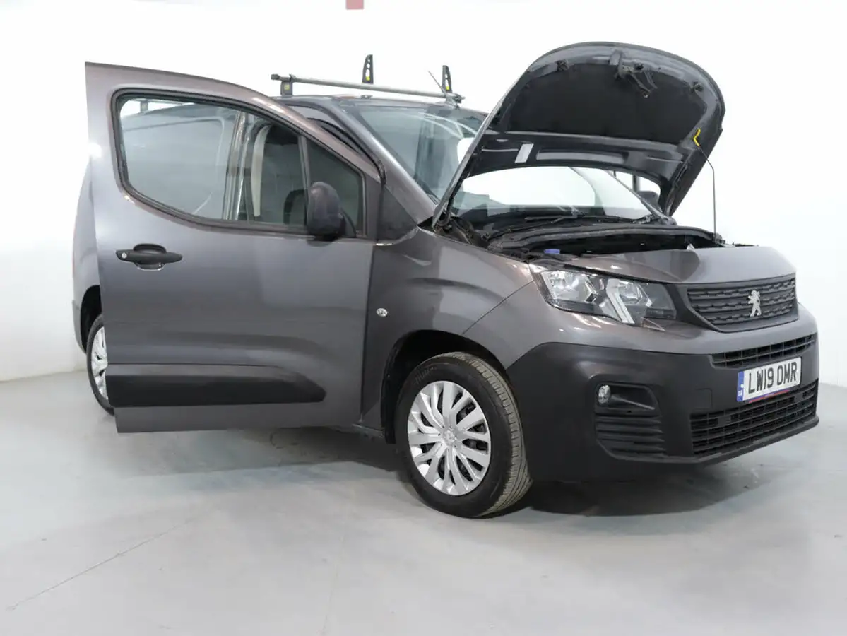 2019-peugeot-partner-16bluehdi-1000-professional-big-35