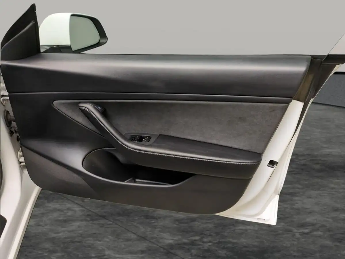 2020-tesla-model-3-e-long-range-big-37