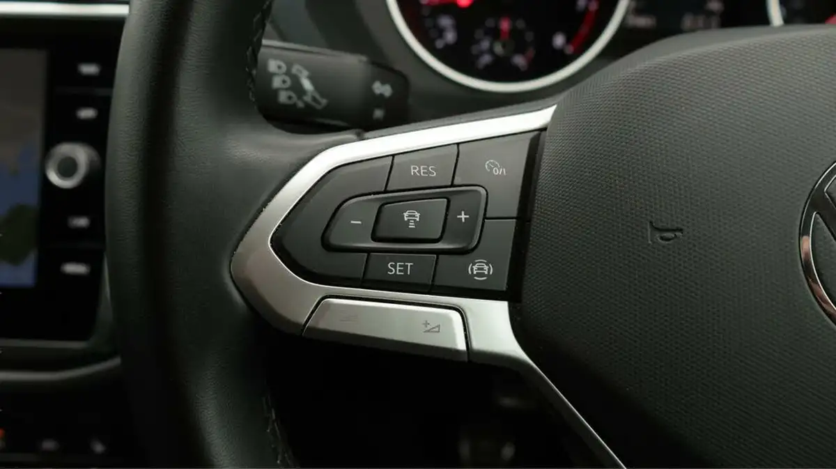 2022-volkswagen-tiguan-15-tsi-active-130ps-big-23