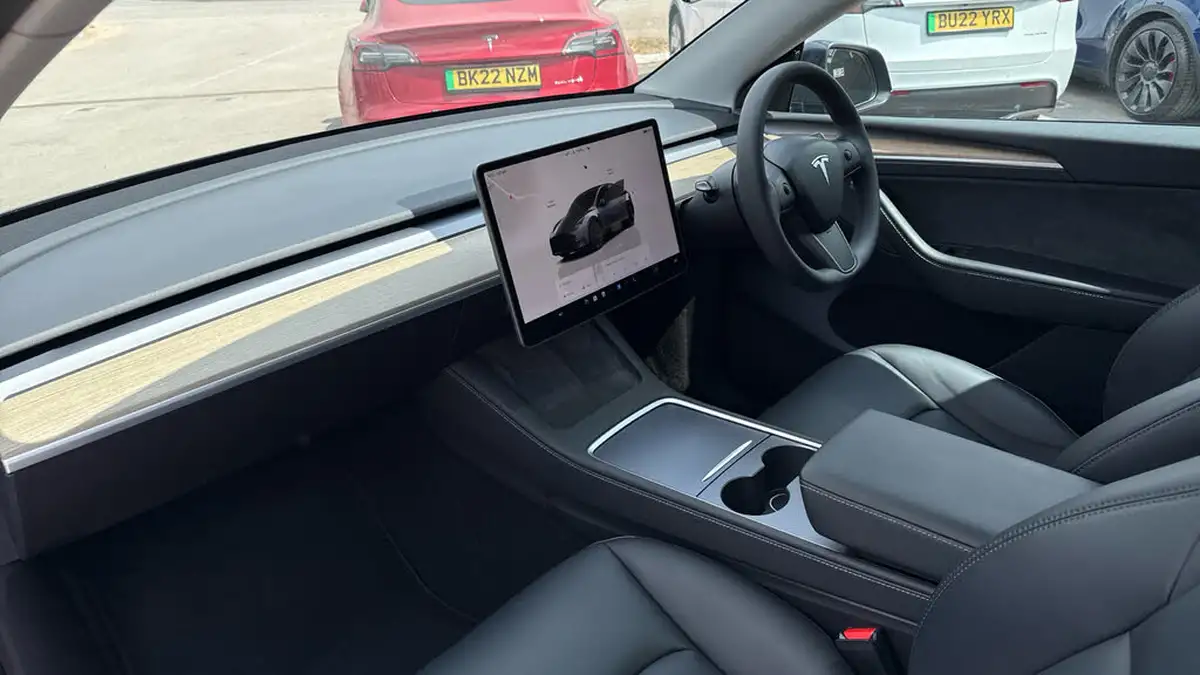 2023-tesla-model-y-e-rwd-big-11