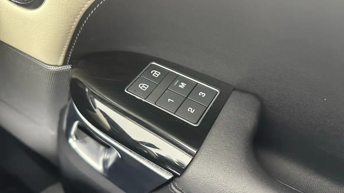 2021-land-rover-range-rover-sport-30-d300-hse-silver-big-23