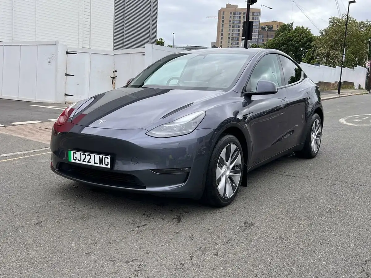 2022-tesla-model-y-e-long-range-big-2