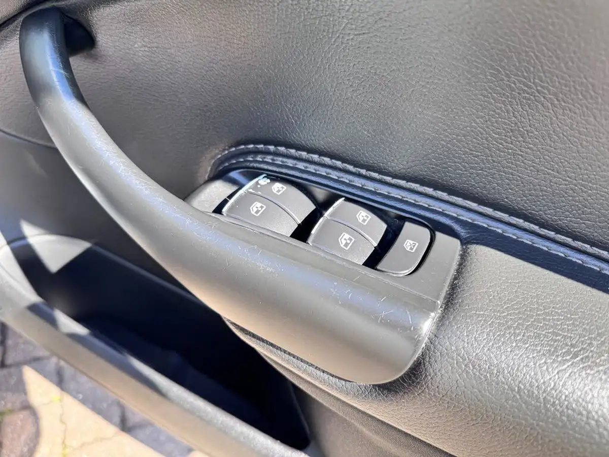 2009-cadillac-bls-20-elegance-175ps-saloon-4d-auto-big-49