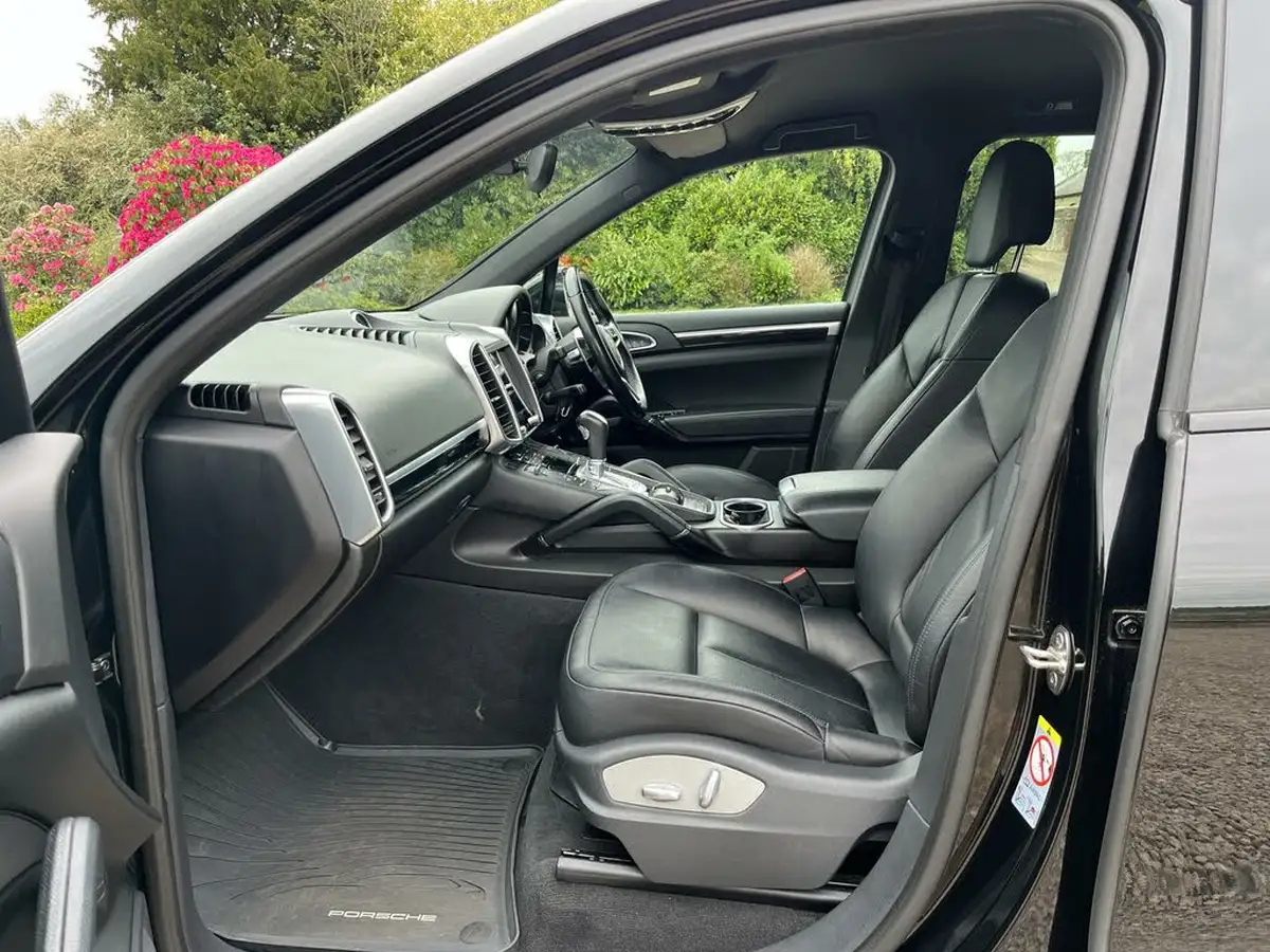 2016-porsche-cayenne-30td-big-37