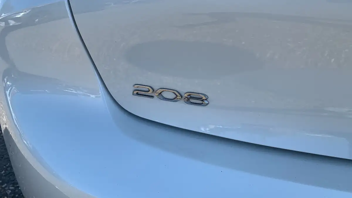 2022-peugeot-208-12-puretech-allure-premium-100bhp-eat8-big-43