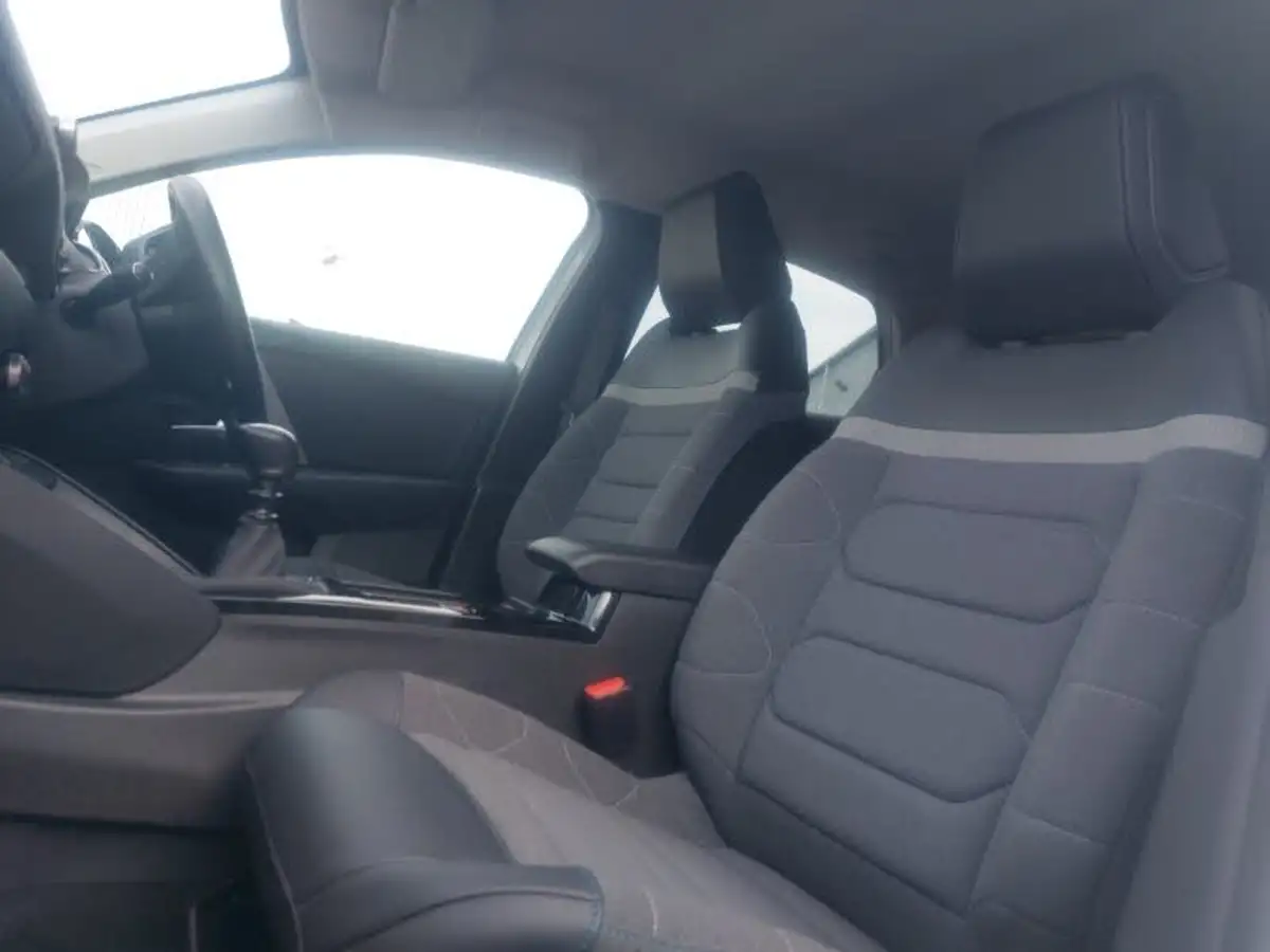 2022-citroen-c4-12-puretech-shine-130ps-big-11