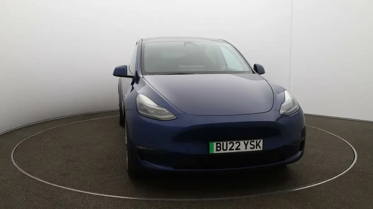 2022-tesla-model-y-e-long-range-big-39