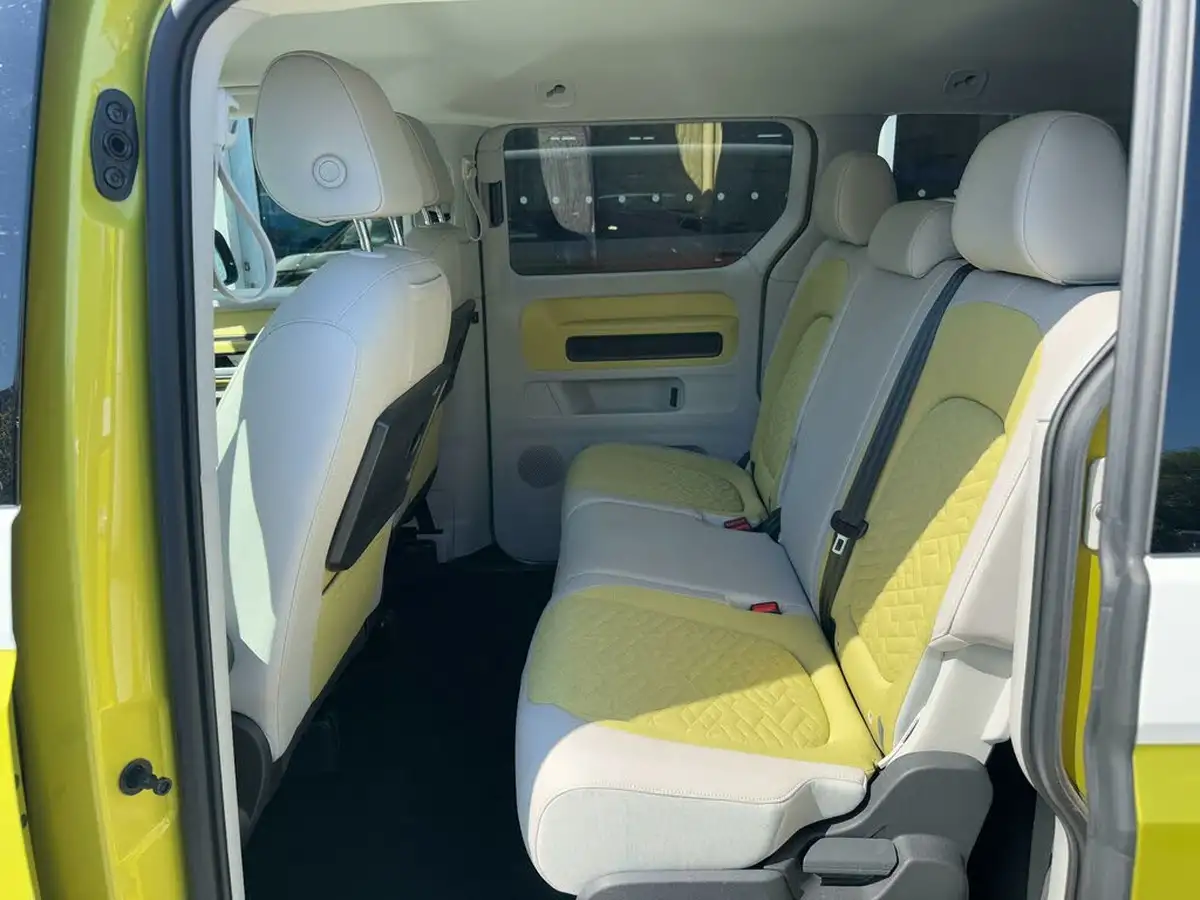 2023-volkswagen-idbuzz-e-style-standard-big-18